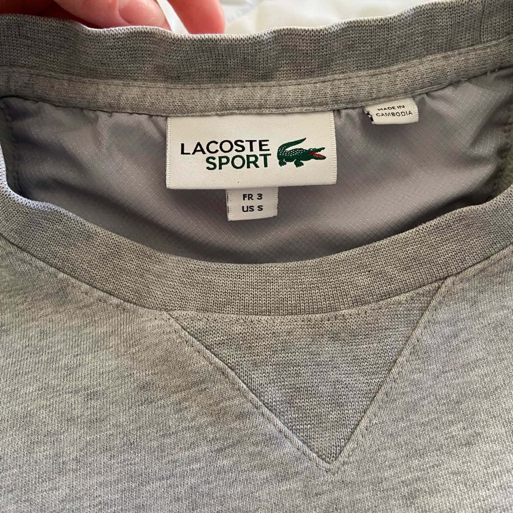 Lacoste grey pull - Picture 2 of 3